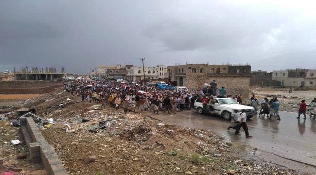 الكشف عن المبلغ الذي قُدم لتظاهرة لتلميع الاخوان في سقطرى ومن الذي قدمه؟