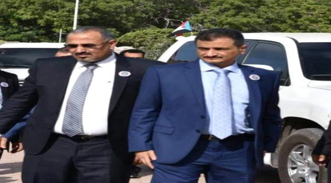 صحافي جنوبي: لهذا السبب عاد رئيس المجلس الانتقالي الى عدن؟.