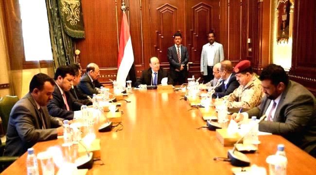 مسؤول في الشرعية : الجنوبيون رجال قتال ونحن للمسيرات