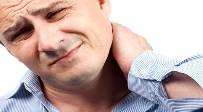 تجنب فرقعة الرقبة لهذا السبب