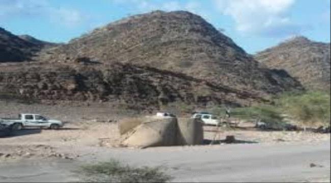 قوات المقاومة تشن قصفاً مدفعي وهجوماً مباشر على مواقع تمركز ميلشيا الإصلاح بمديرية المحفد 