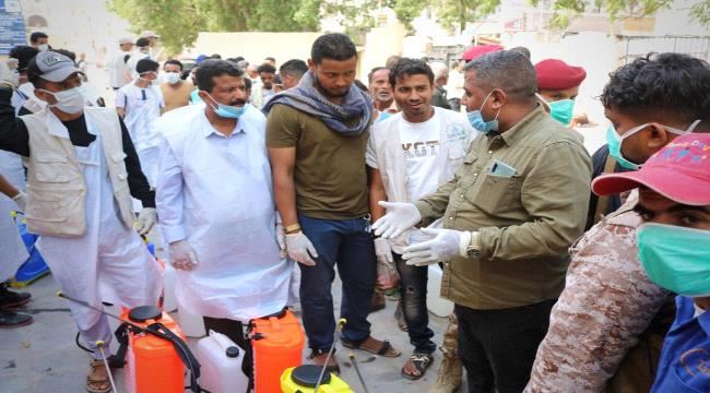 مدير الصحة بالمهرة يؤكد بأن الحالة المشتبه بها خالية من كورونا والعمل بمنفذ شحن يسير بشكل طبيعي 