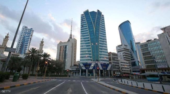 الكويت تعلن تمديد حظر التجول.. وعزل "كلي" لمنطقتين