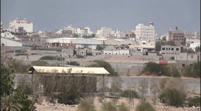 شاهد مواقع عسكرية للحوثيين بين منازل المواطنين بالحديدة