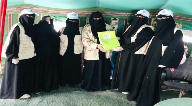 قيادات من دائرة المرأة بمؤتمر حضرموت الجامع يزرن , ويكرمن المفتشات في نقطتي "الصلب" و"شموسة"