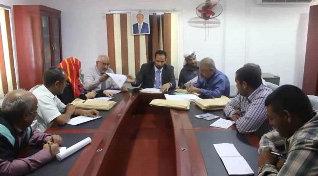 صندوق الطرق يفتح مظاريف مناقصة تأهيل وصيانة الطريق الواصل بين محافظتي لحج و تعز   