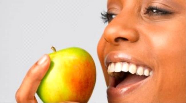للشعور بالسعادة والحد من التوتر بسبب كورونا تناول هذه الأطعمة أبرزها الموز