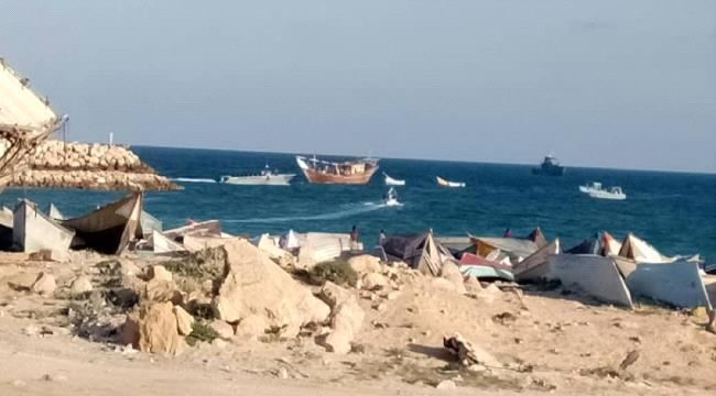 ضبط زورق محمل بالأسلحة قبالة شواطئ المهرة