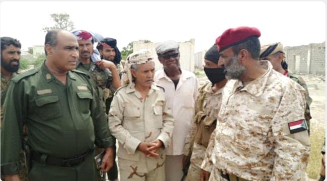 العميد الحوثري يطلع على الجاهزية القتالية للمعسكرات في ابين