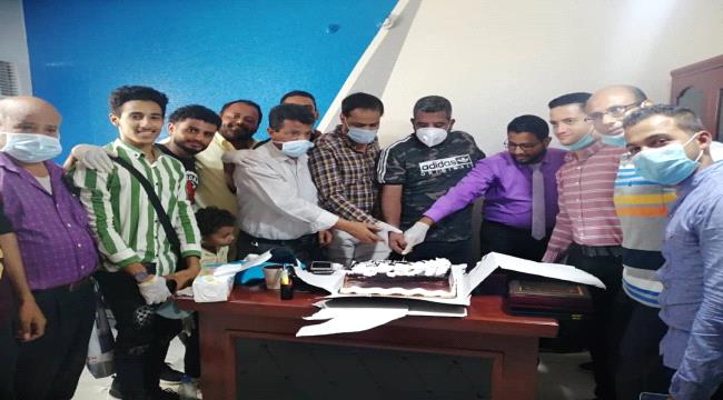  شركة دليلي عدن تكرم أبطال مسرحية إعدام عند الفجر الفائزة بأفضل عمل في مهرجان الوطني للمسرح بالمكلا