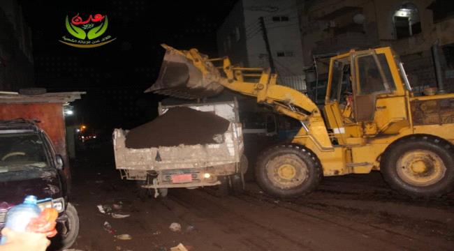لليوم الثاني على التوالي ..ائتلاف عدن للإغاثة يواصل الحملة الإغاثية لإزالة مخلفات السيول