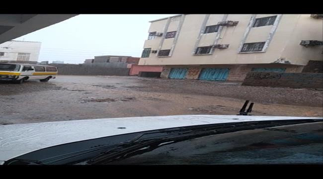 عدن.. لليوم الثامن على التوالي اهالي حي الاول من مايو يعيشون في الظلام بسبب انقطاع التيار الكهربائي