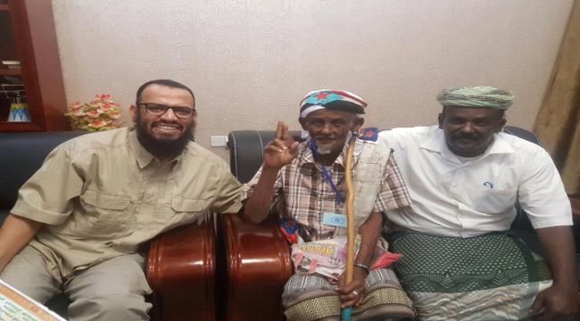 قائد الحزام الأمني قطاع مودية يعزي قيادة الانتقالي في المديرية بوفاة أحد أعضاء المجلس