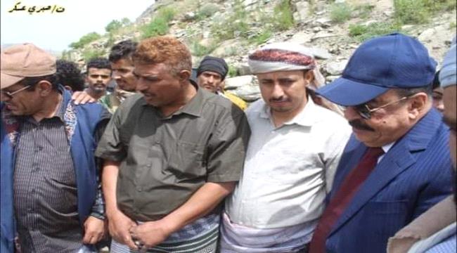 اللواء بن بريك يضع حجر الاساس لطريق المفلحي لبعوس بيافع