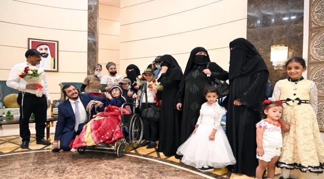 الإنسانية تتجلى في أبهى صورها .. الإمارات تجمع شمل عائلة يمنية يهودية بعد فراق 15 عاما