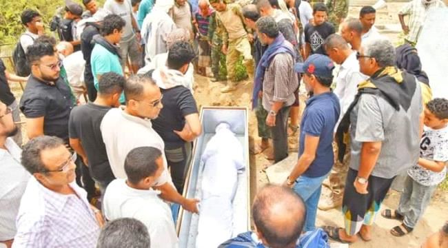 قيادات الانتقالي تتقدم جموع مشيّعي فقيد الوطن الدكتور عبدالعزيز الدالي إلى مثواه الأخير بالعاصمة عدن