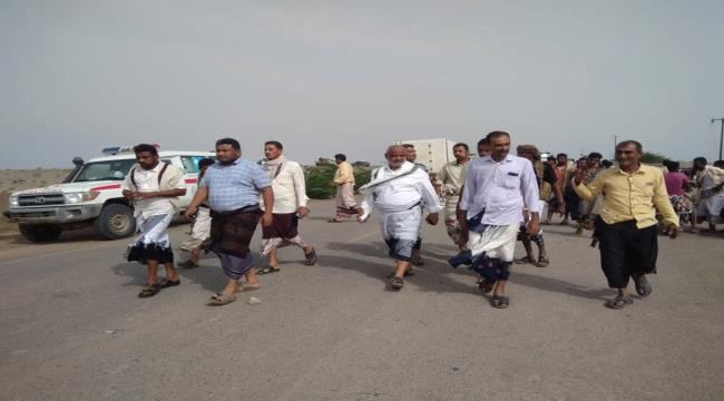 بدعم إماراتي..لجنة الطوارئ بهيئة الهلال الأحمر تواصل إغاثة متضرري السيول في الساحل الغربي