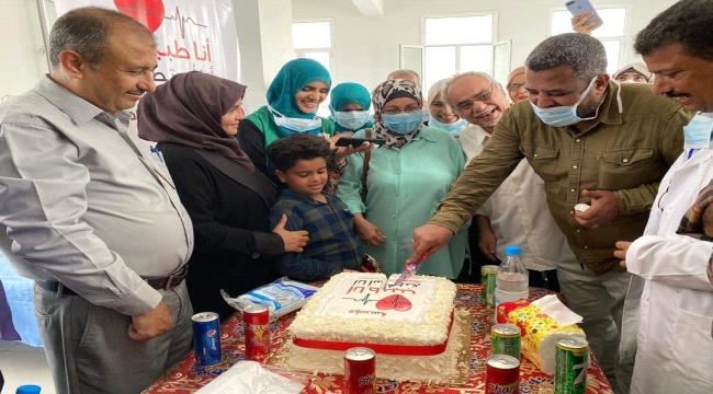 فهد المشبق يفتتح المستشفى الميداني للحميات بمديرية المعلا ويشيد بتجهيزات مؤسسة أنا طبيب أنا أستطيع