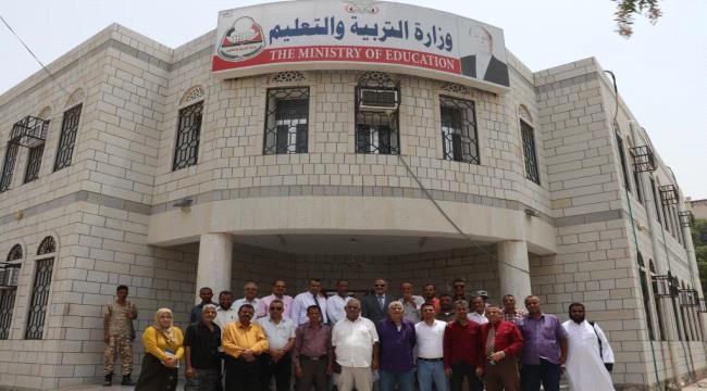 وزير التربية  يستقبل بديوان الوزارة جموع المهنئين في أول يوم دوام رسمي