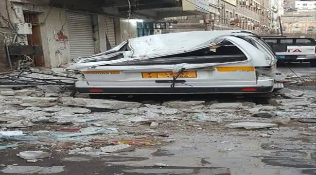 بالصور..هكذا فعلت الرياح بمدينة عدن 