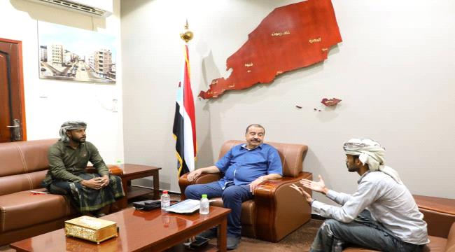 اللواء بن بريك يلتقي فنان النخبة الحضرمية وصوت الجنوب أبوبكر شملول
