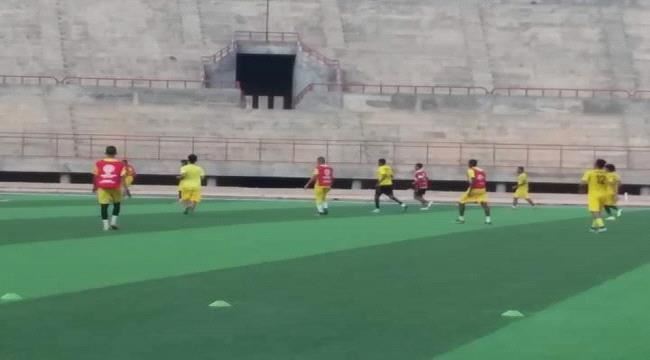 المنتخب اليمني  الأول يبدأ أولى تدريباته بالاستاد الأولمبي بمدينة سيئون