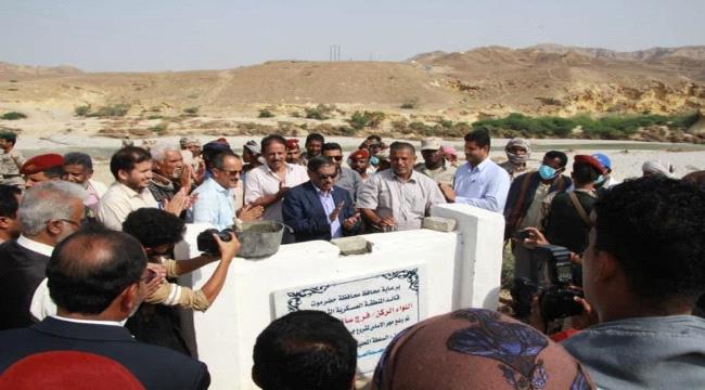 محافظ حضرموت يدشن التنفيذ الفعلي لإعادة إعمار المشاريع المتضررة من كارثة السيول التي بالمديريات الغربية