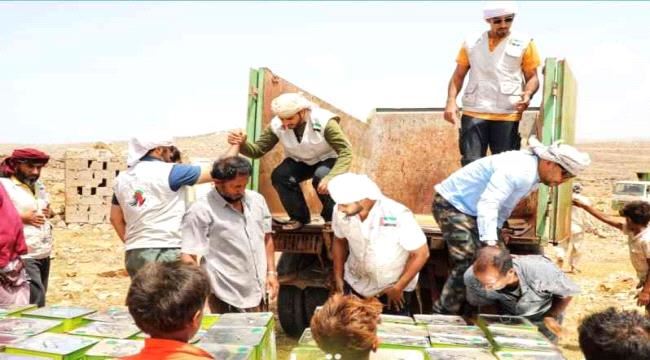 «خليفة الإنسانية» تستكمل توزيع المساعدات شمال سقطرى