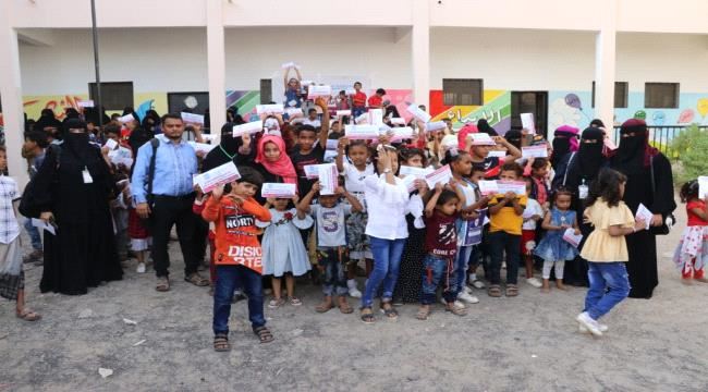 إستهدفت ( 250 ) يتيماً ويتيمه..منظمة ( IHCRO ) الأسترالية توزع مبالغ نقدية لأيتام النازحين والمجتمع المضيف في أبين
