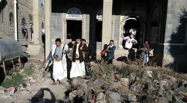 عصابة مسلحة بينها نساء تقتحم مبنى اتحاد الادباء في ذمار