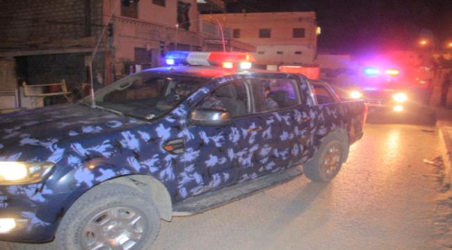 شرطة الدوريات بوادي حضرموت تلقي القبض على شخصين مخالفين لقرار منع إطلاق النار بالمناسبات