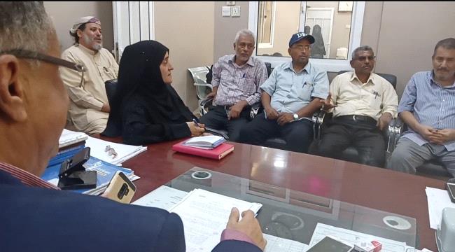 عدن : مدير عام المنصورة يشدد على تطبيق قرار منع رفع رسوم الدراسة في المدارس الأهلية بالمديرية