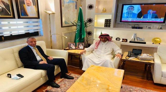 سفير سعودي يتنكر للقائه مع قيادي في الإخوان