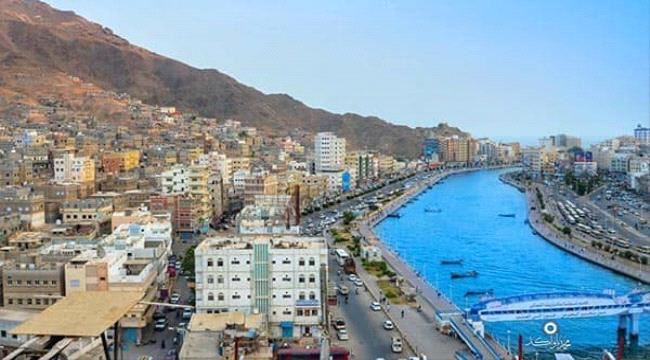 الأمن يعلن إلقاء القبض على المتهم بحرق زوجته في مدينة المكلا
