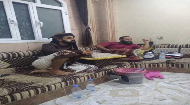 قائد قطاع الحزام الامني للمنصورة العقيد كمال الحالمي يلتقي بقائد مقاومة مديرية تبن الشيخ مهدي الصبيحي