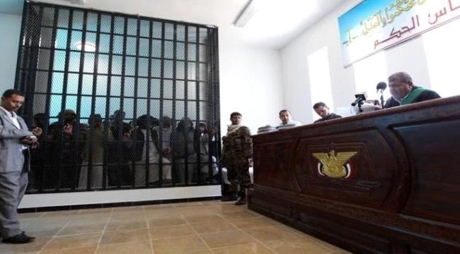 نافذ حوثي يهين القضاء ويصفع شاهداً في قاعة محكمة