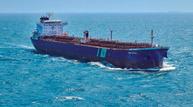 الشرق الاوسط : هجوم إرهابي بزورق مفخخ على ناقلة وقود في ميناء جدة