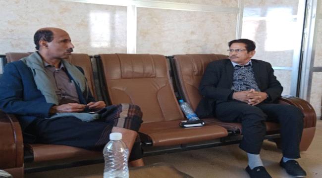 مدير تربية شبوة يناقش مع مدير الوحدة التنفيذية للتغذية المدرسية بوزارة التربية والتعليم توسيع التغذية المدرسية بالمحافظة