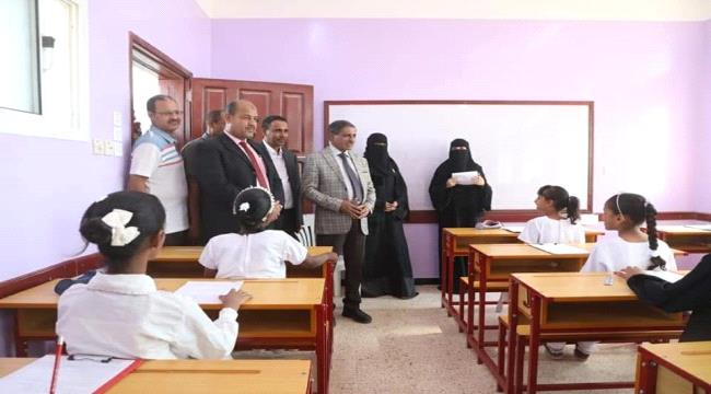 المحافظ البحسني يفتتح 5 مشاريع تربوية ويتفقد العمل في مشاريع جديدة بمديرية غيل باوزير