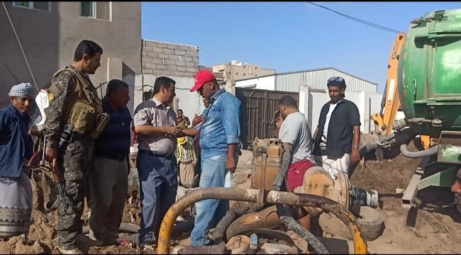 مدير عام المنصورة يتفقد العمل في مشروع تقوية المياه بمنطقة بئر فضل