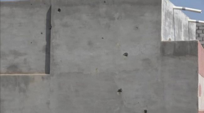 مليشيات الحوثي تجدد استهدافها للأحياء السكنية في التحيتا وتلحق أضرار مادية