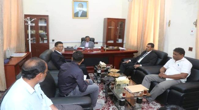 محافظ حضرموت يبحث مع وفد شركة Guangdo الصينية جوانب الاستثمار في مجال المعادن