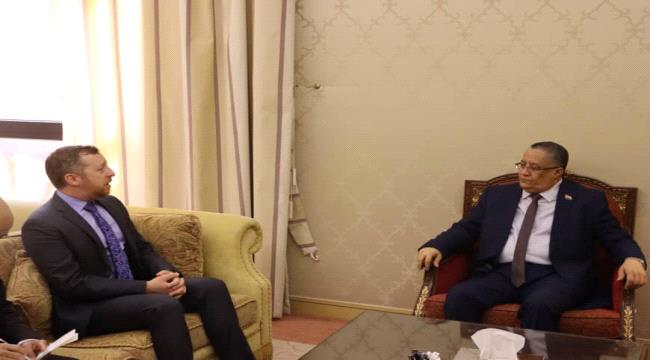 الخبجي لنائب السفير الأمريكي :إعلان الحكومة نقطة هامة لتحقيق الأمن والاستقرار في المنطقة