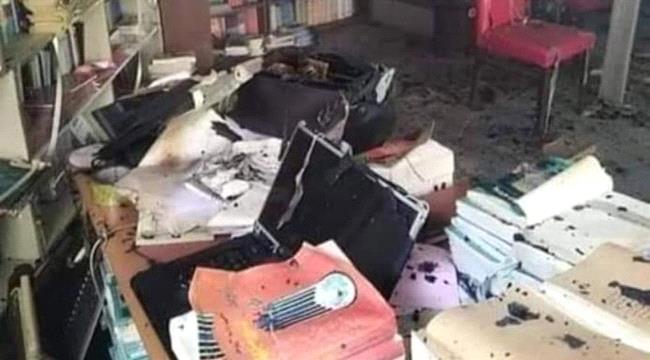 ميليشيا الحوثي تحرق أشهر المكتبات الدينية في حجة 