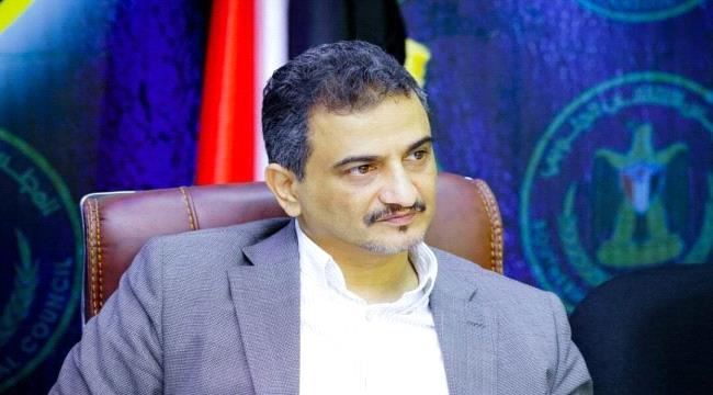قيادي بالأنتقالي : نرتص خلف محافظ عدن لتطهير المؤسسات قبل تطويرها