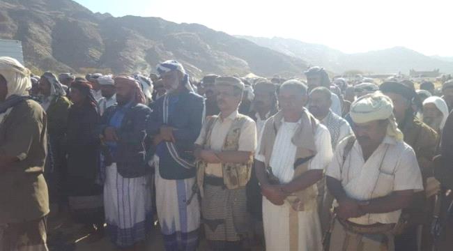 يتقدمهم قيادات الانتقالي.. الالاف من ابناء شبوة يشيعون الفقيد الدكتور صالح عامر السحاقي 