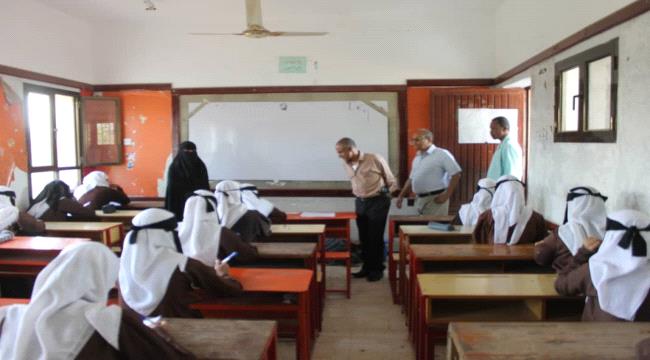 في أول نشاط له بعد تعيينه مديراً لمكتب تربية لحج.. الاستاذ بجاش يتفقد سير الإختبارات ويفتتح معرضاً للكتاب