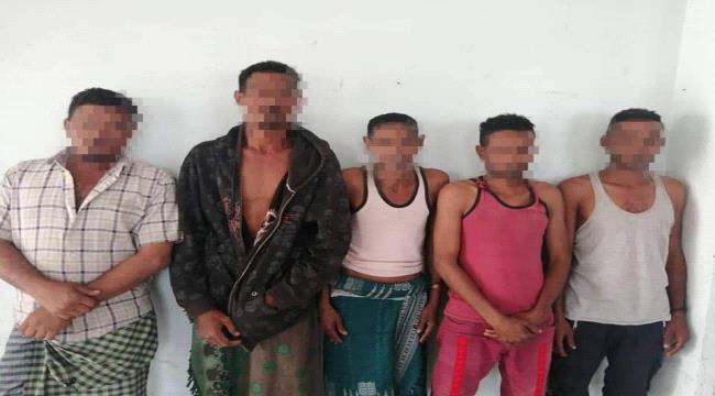 الحزام الأمني يداهم منزلاً لتصنيع الخمور في المحاريق