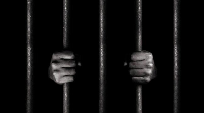 وفاة 13 معتقلاً في سجون الحوثي خلال شهر واحد نتيجة التعذيب