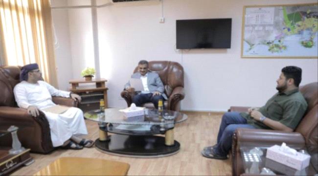 لدى إستقبال فريقها ..محافظ عدن يشيد بالدور الاعلامي لقناة حضرموت الرسمية شبوه برس